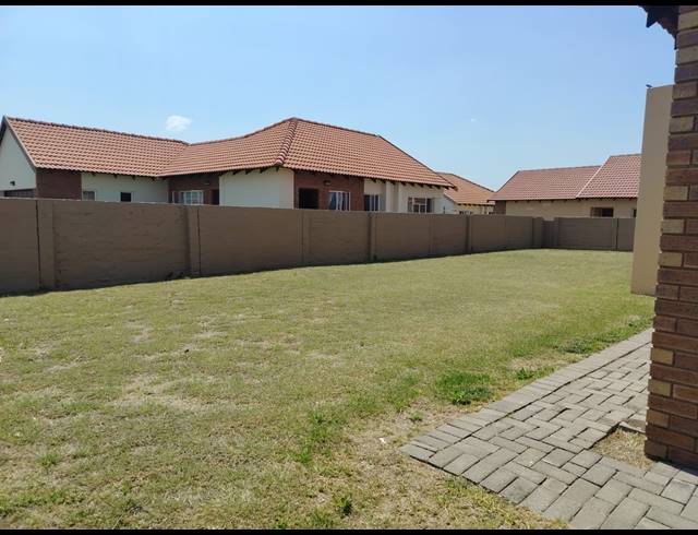 3 BEDROOM TOWNHOUSE FOR SALE IN WATERKLOOF AH